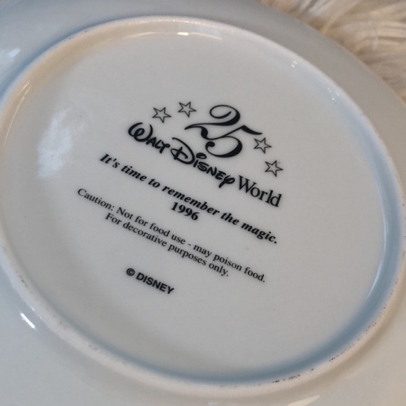 DISNEY | 1996 Walt Disney World 25th Anniversary ‘..remember the magic’ Plate - Picture 3 of 3